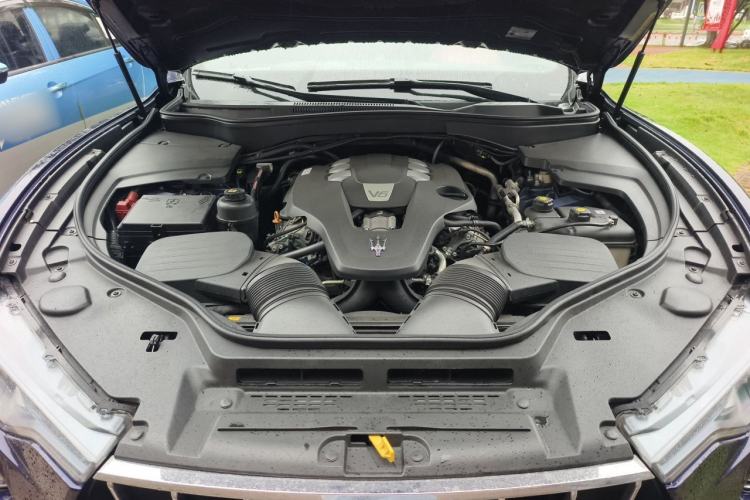 Used Maserati Levante 2016 3.0T Standard Edition Engine Bay
