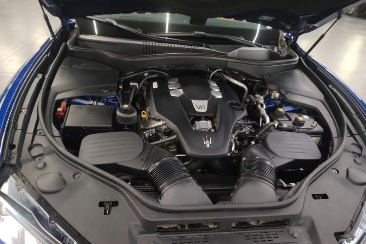 Used Maserati Levante 2016 3.0T Standard Edition Engine Bay