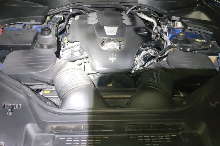 Used Maserati Levante 2016 3.0T Standard Edition Engine Bay