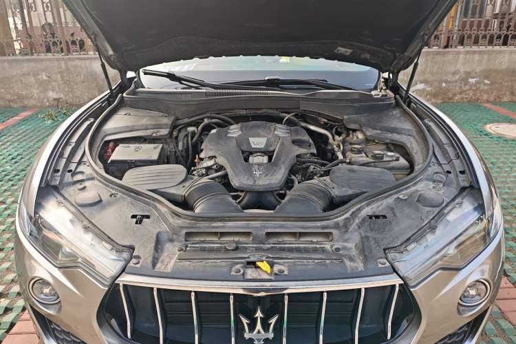 Used Maserati Levante 2016 3.0T Standard Edition Engine Bay