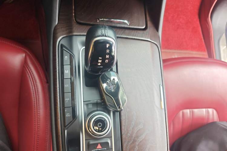 Used Maserati Levante 2016 3.0T Standard Edition Gear Lever