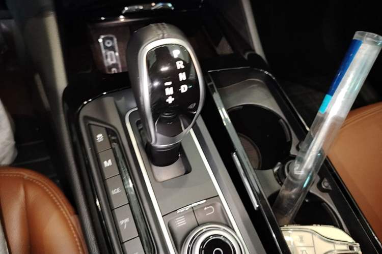 Used Maserati Levante 2016 3.0T Standard Edition Gear Lever