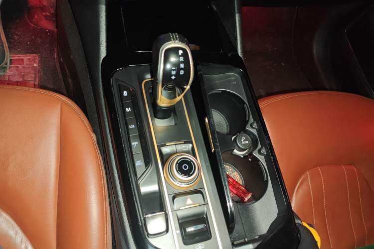 Used Maserati Levante 2016 3.0T Standard Edition Gear Lever