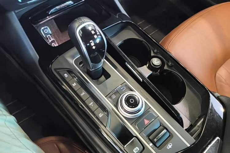 Used Maserati Levante 2016 3.0T Standard Edition Gear Lever
