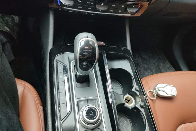Used Maserati Levante 2016 3.0T Standard Edition Gear Lever
