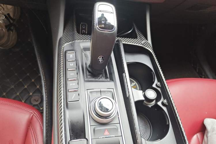 Used Maserati Levante 2016 3.0T Standard Edition Gear Lever