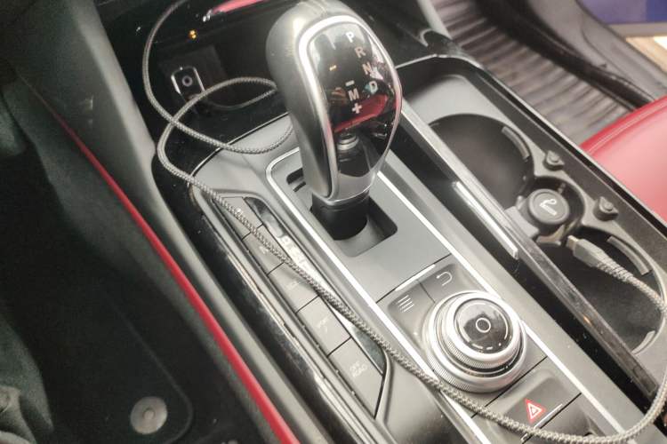 Used Maserati Levante 2016 3.0T Standard Edition Gear Lever