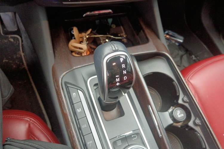 Used Maserati Levante 2016 3.0T Standard Edition Gear Lever