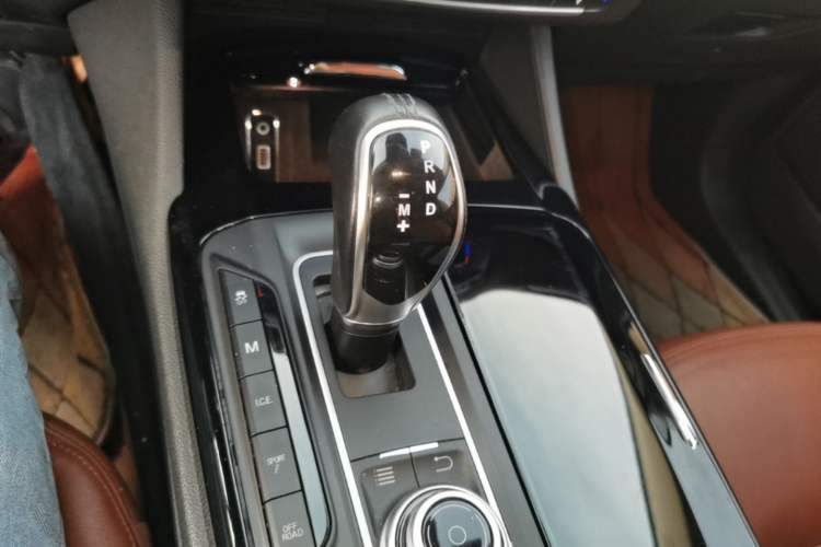 Used Maserati Levante 2016 3.0T Standard Edition Gear Lever