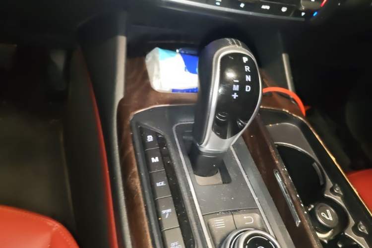 Used Maserati Levante 2016 3.0T Standard Edition Gear Lever