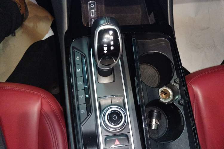 Used Maserati Levante 2016 3.0T Standard Edition Gear Lever