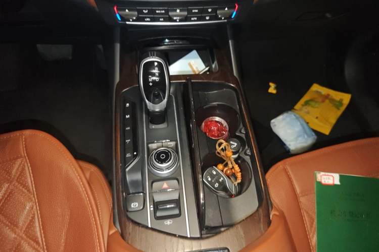 Used Maserati Levante 2016 3.0T Standard Edition Gear Lever