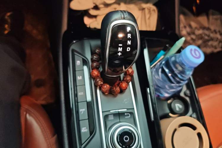 Used Maserati Levante 2016 3.0T Standard Edition Gear Lever