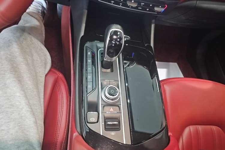 Used Maserati Levante 2016 3.0T Standard Edition Gear Lever