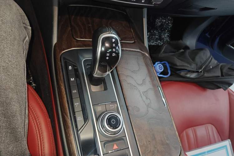Used Maserati Levante 2016 3.0T Standard Edition Gear Lever