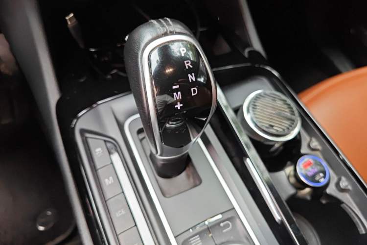 Used Maserati Levante 2016 3.0T Standard Edition Gear Lever