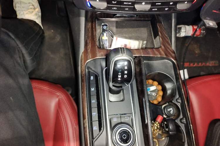 Used Maserati Levante 2016 3.0T Standard Edition Gear Lever