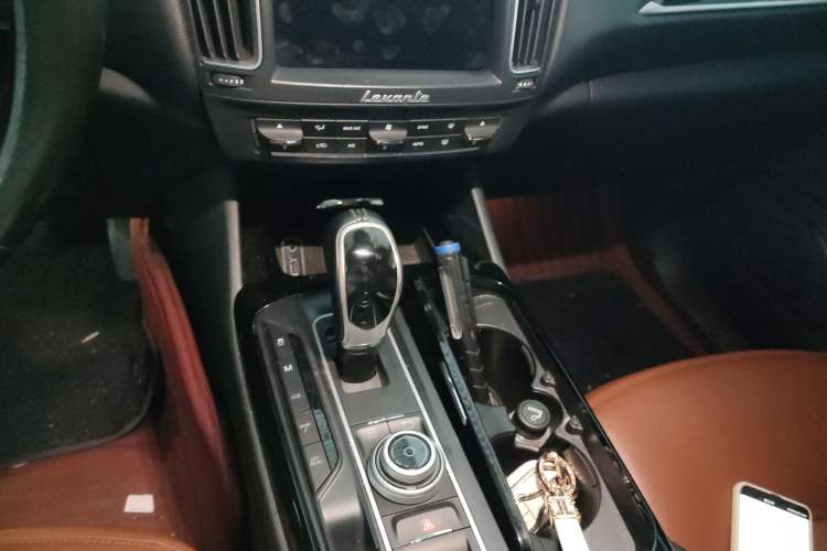 Used Maserati Levante 2016 3.0T Standard Edition Gear Lever