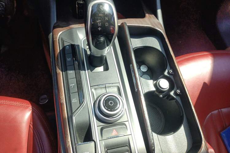 Used Maserati Levante 2016 3.0T Standard Edition Gear Lever