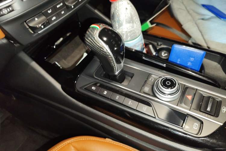 Used Maserati Levante 2016 3.0T Standard Edition Gear Lever