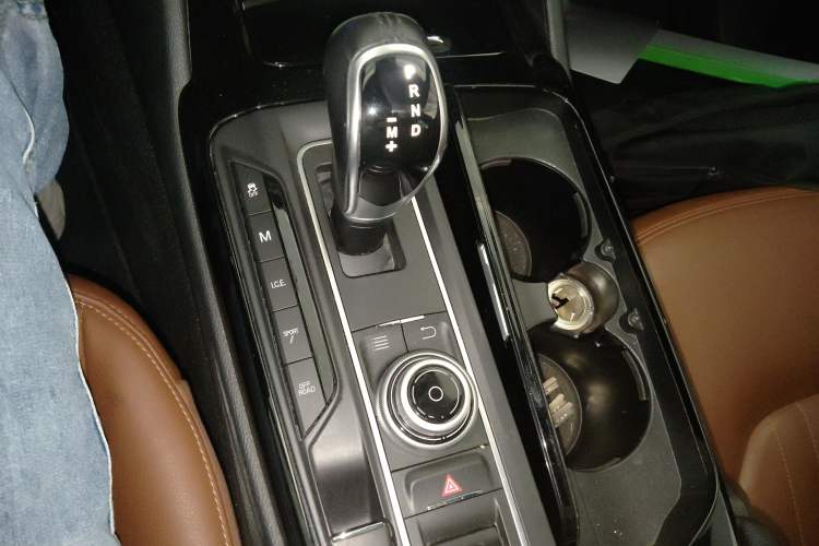 Used Maserati Levante 2016 3.0T Standard Edition Gear Lever
