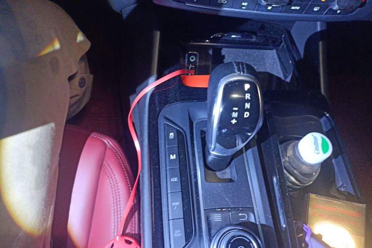 Used Maserati Levante 2016 3.0T Standard Edition Gear Lever
