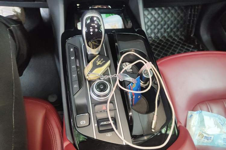 Used Maserati Levante 2016 3.0T Standard Edition Gear Lever