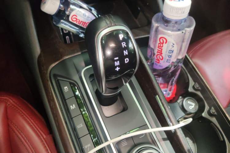 Used Maserati Levante 2016 3.0T Standard Edition Gear Lever