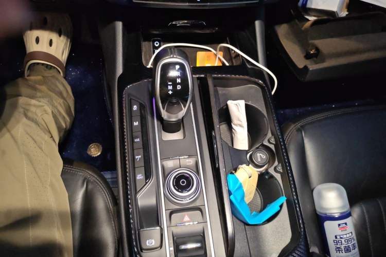 Used Maserati Levante 2016 3.0T Standard Edition Gear Lever