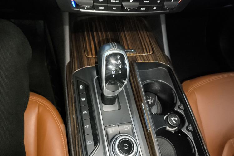 Used Maserati Levante 2016 3.0T Standard Edition Gear Lever
