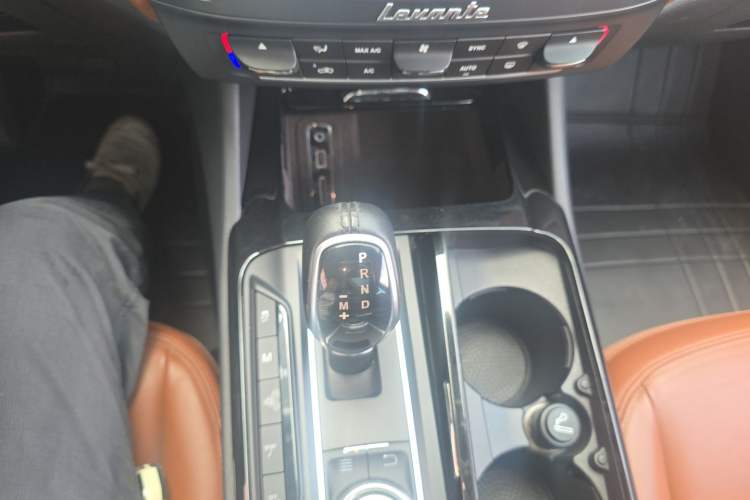 Used Maserati Levante 2016 3.0T Standard Edition Gear Lever