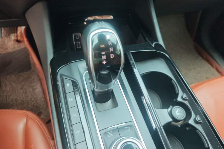 Used Maserati Levante 2016 3.0T Standard Edition Gear Lever