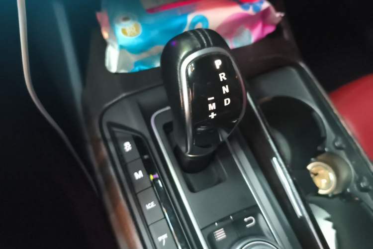 Used Maserati Levante 2016 3.0T Standard Edition Gear Lever