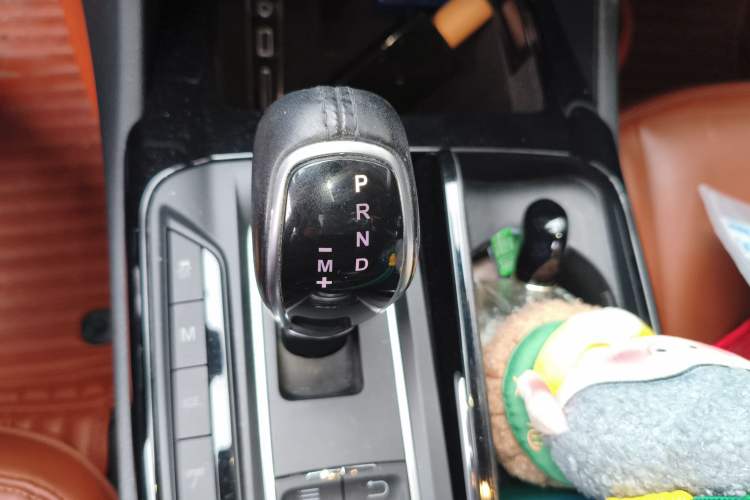 Used Maserati Levante 2016 3.0T Standard Edition Gear Lever