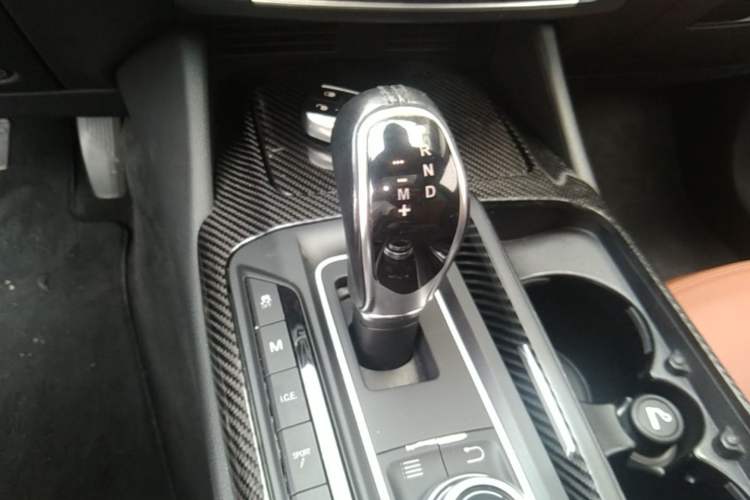 Used Maserati Levante 2016 3.0T Standard Edition Gear Lever