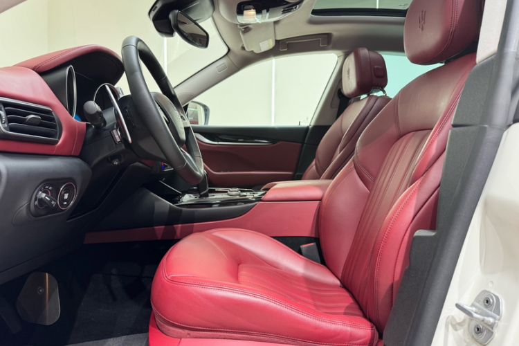 Used Maserati Levante 2016 3.0T Standard Edition Interior 1