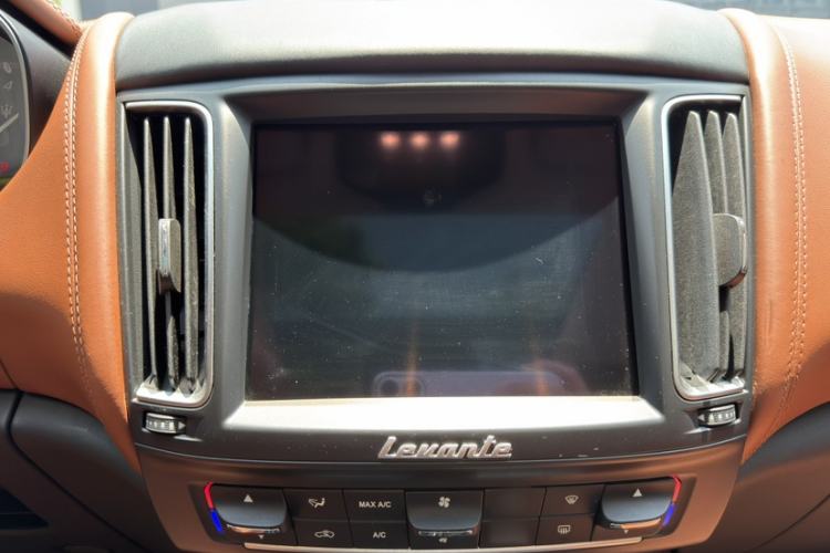 Used Maserati Levante 2016 3.0T Standard Edition Interior 12