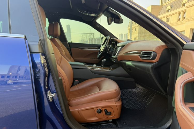 Used Maserati Levante 2016 3.0T Standard Edition Interior 2