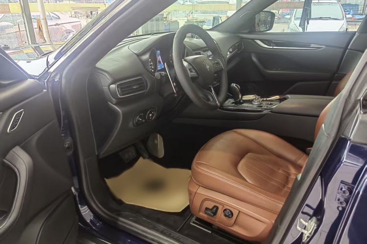 Used Maserati Levante 2016 3.0T Standard Edition Interior 3