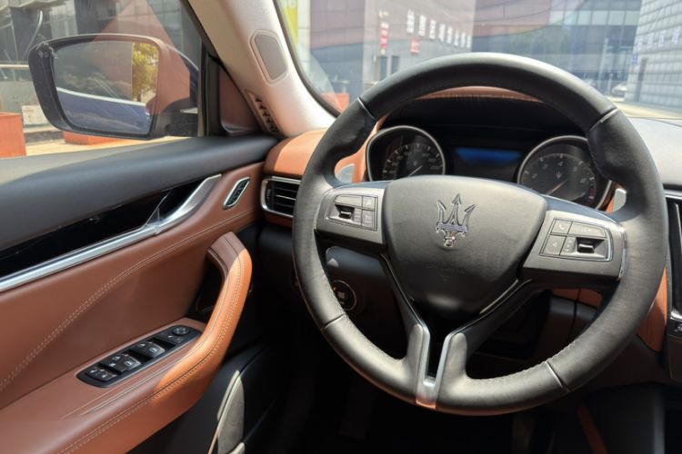 Used Maserati Levante 2016 3.0T Standard Edition Interior 4