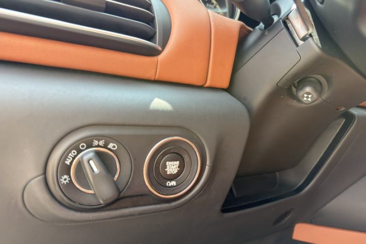 Used Maserati Levante 2016 3.0T Standard Edition Interior 7