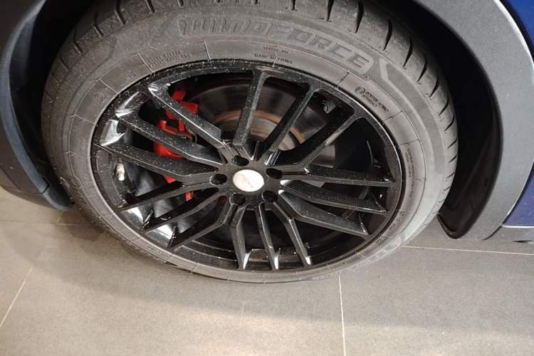 Used Maserati Levante 2016 3.0T Standard Edition Left Front Wheel Hub
