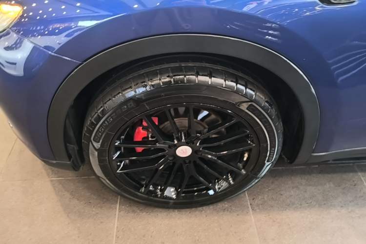 Used Maserati Levante 2016 3.0T Standard Edition Left Front Wheel Hub