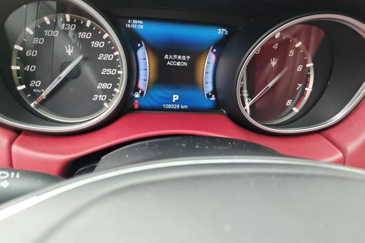 Used Maserati Levante 2016 3.0T Standard Edition Odometer Close Up
