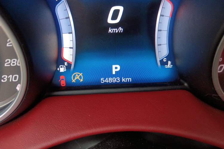 Used Maserati Levante 2016 3.0T Standard Edition Odometer Close Up