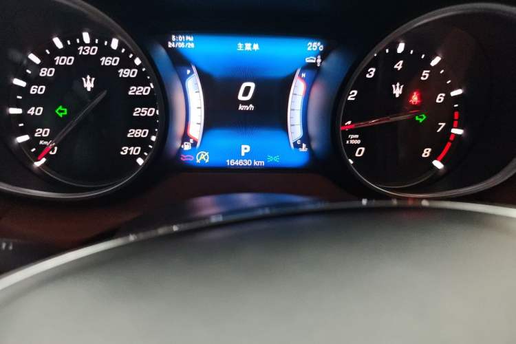 Used Maserati Levante 2016 3.0T Standard Edition Odometer Close Up