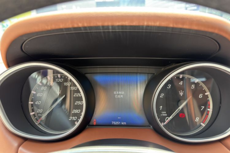 Used Maserati Levante 2016 3.0T Standard Edition Odometer Close Up