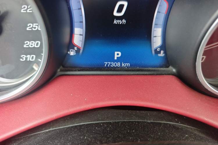 Used Maserati Levante 2016 3.0T Standard Edition Odometer Close Up