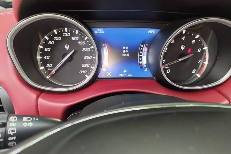 Used Maserati Levante 2016 3.0T Standard Edition Odometer Close Up