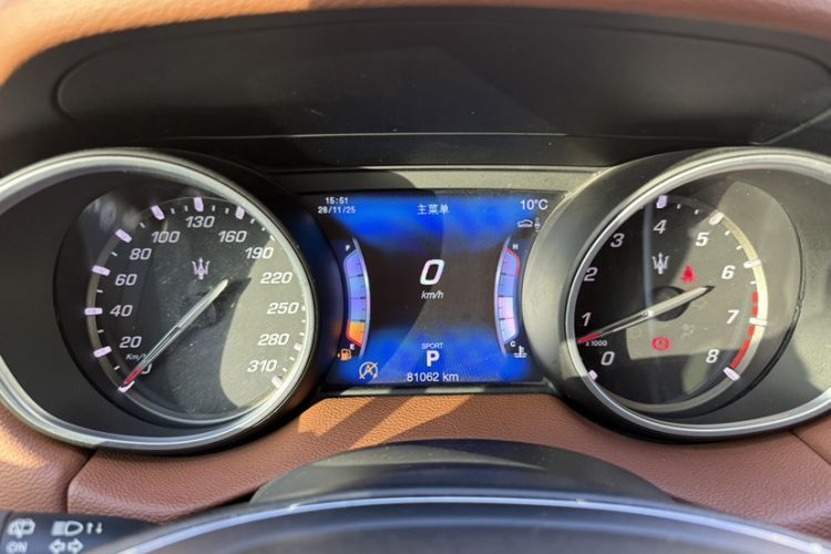Used Maserati Levante 2016 3.0T Standard Edition Odometer Close Up